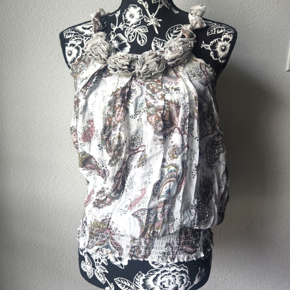 Ruffled neck top